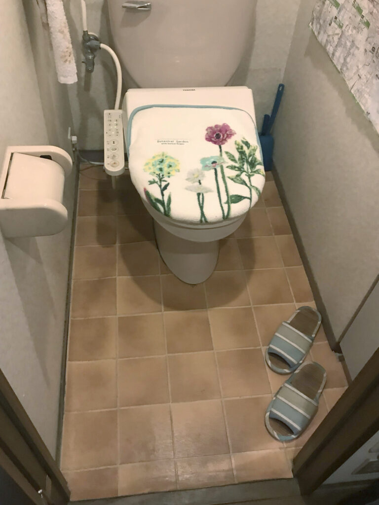 江東区のトイレ床フロアシート・巾木張り替え施工事例｜便利屋ちょこっと