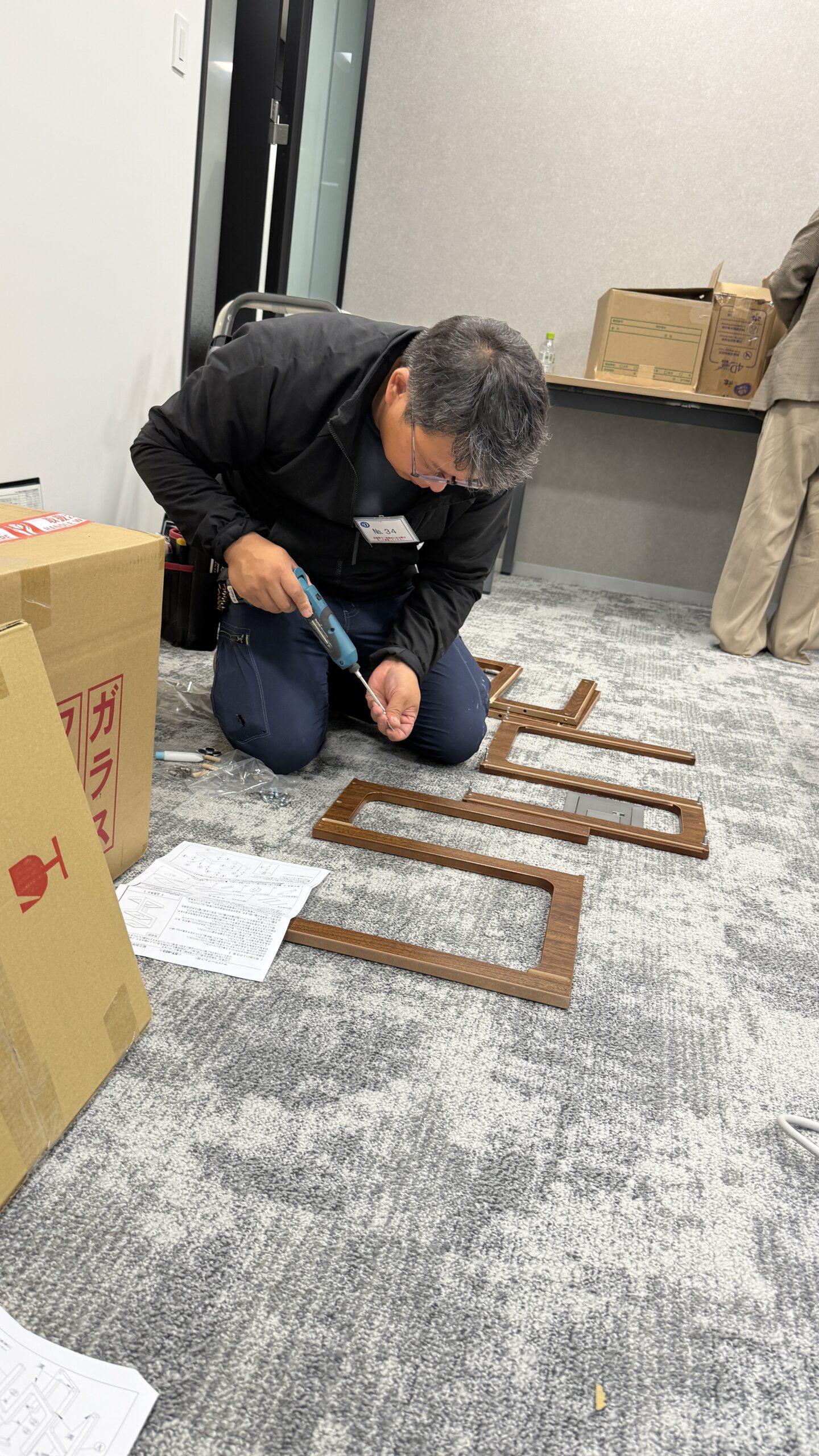 レンタルオフィスの家具組立！大量の備品設置もまるごとお任せ！