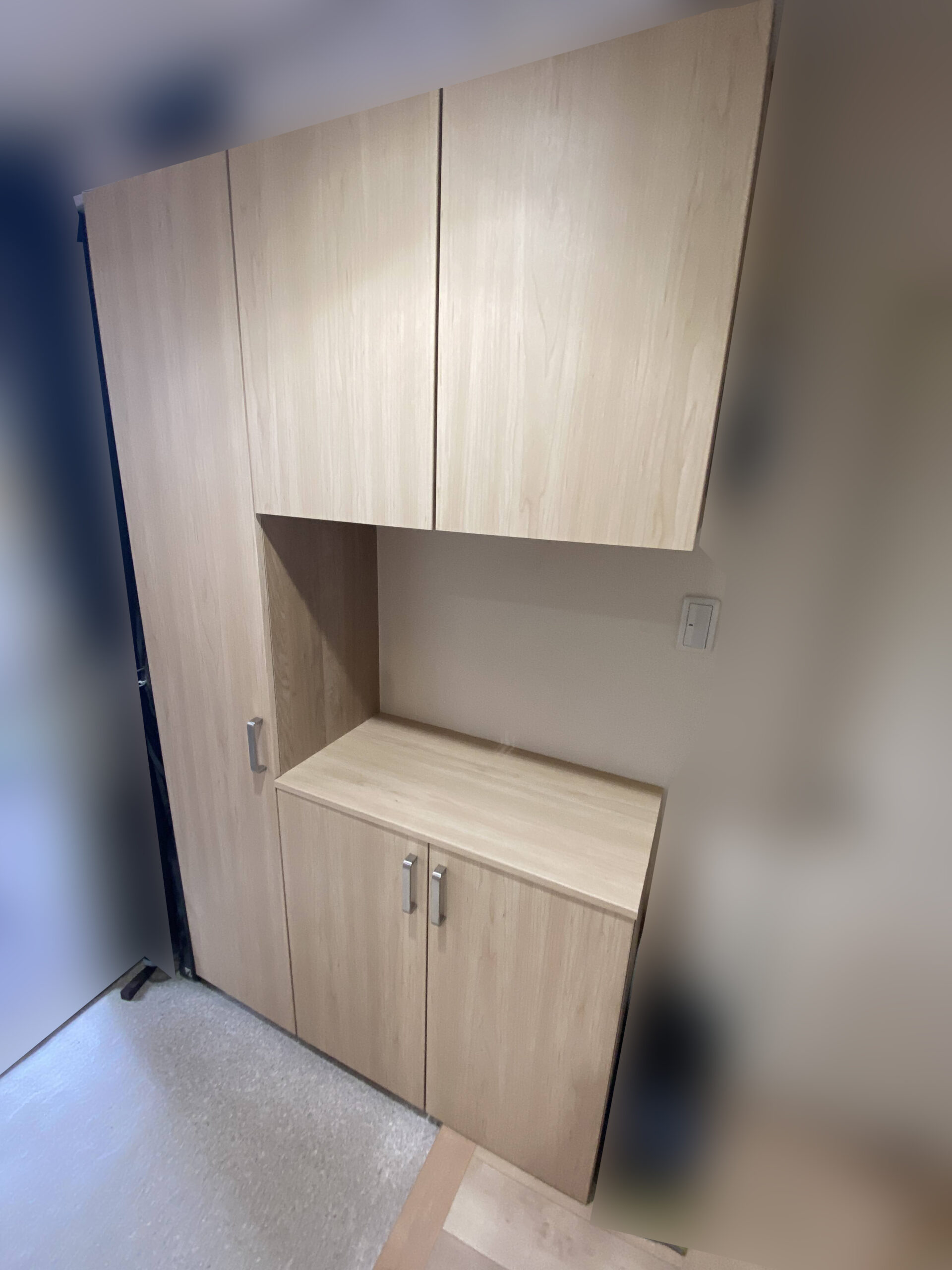 【江東区】玄関収納のシート張替え！剥がれ・シワもプロの技術で新品同様の輝きに