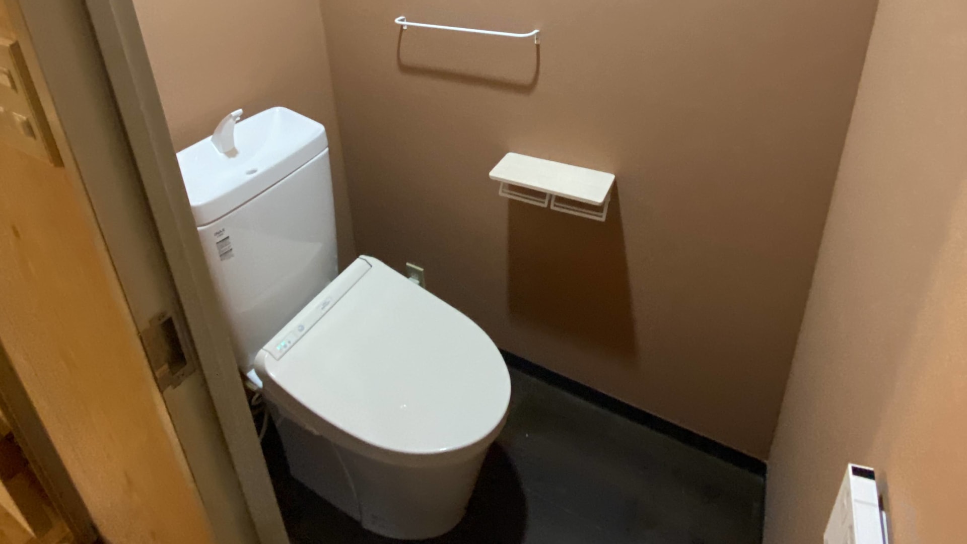 江東区でトイレの壁紙・クロス張替え施工！便利屋ちょこっとが美しく仕上げます