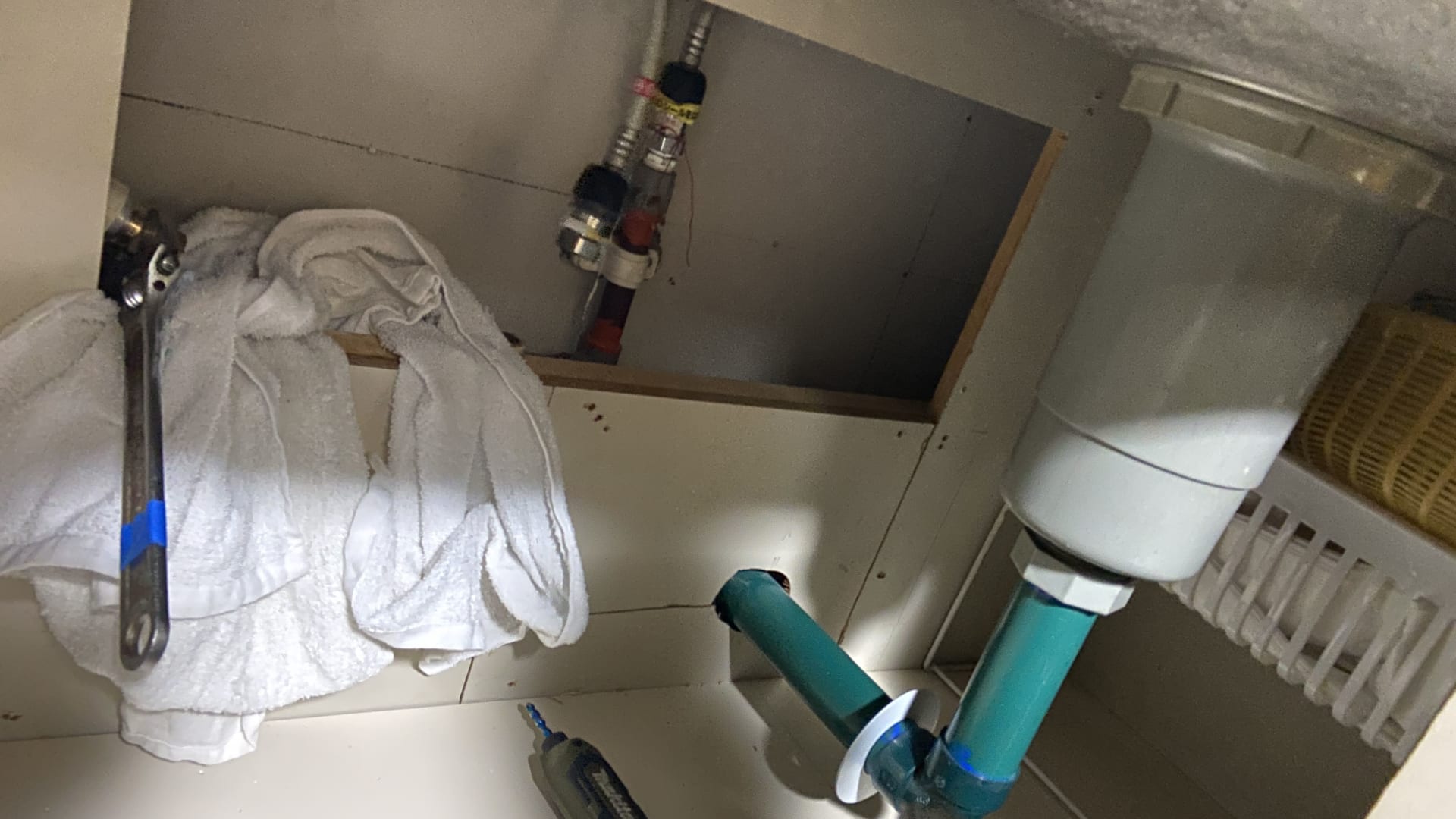 江東区で水漏れする台所の混合水栓を本体交換！便利屋ちょこっとが即日解決