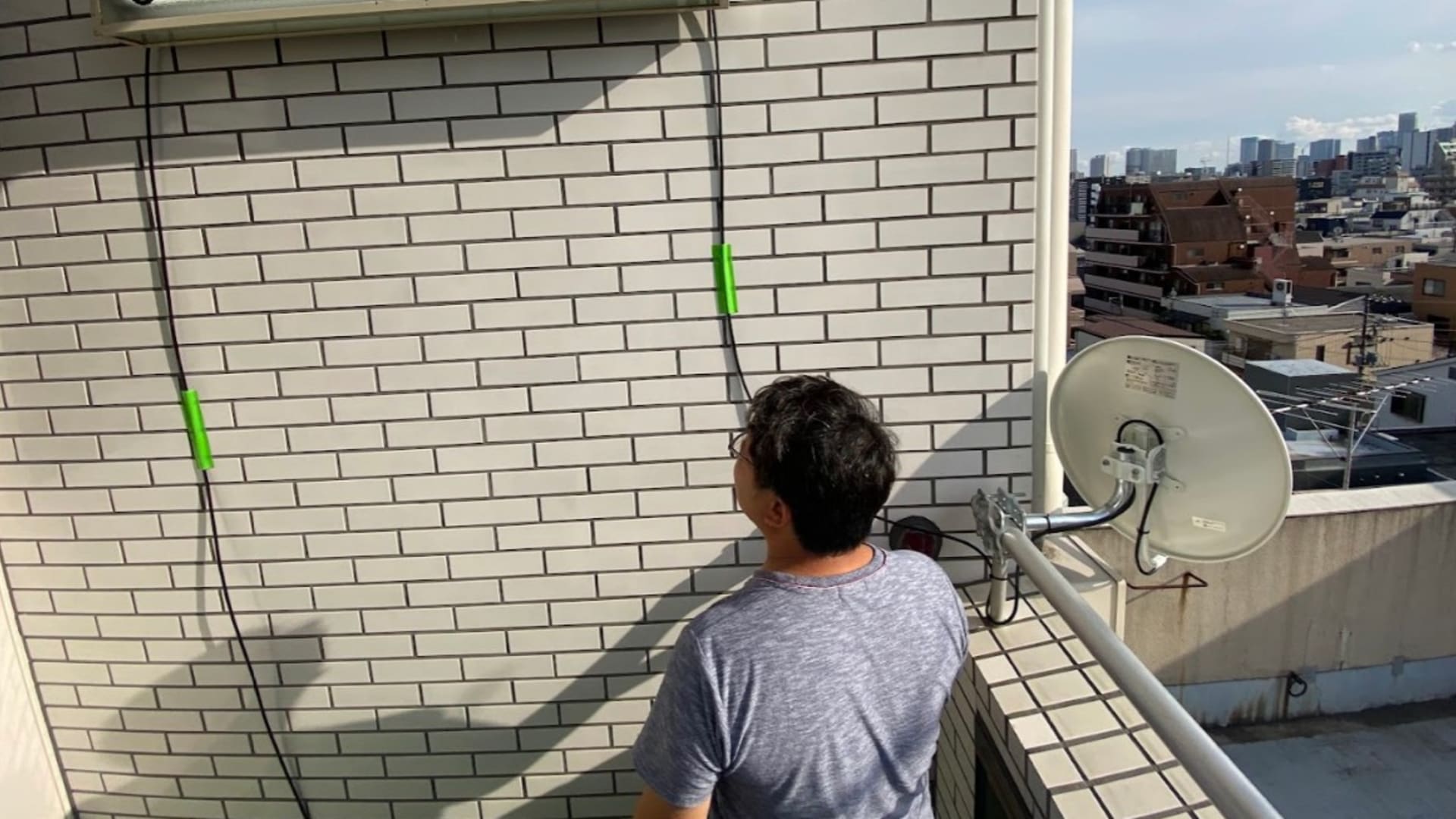 江東区大島で露出したアンテナ配線をモールで綺麗に整理!便利屋ちょこっと