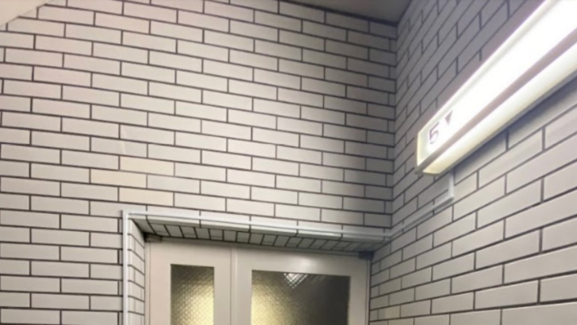 江東区大島で露出したアンテナ配線をモールで綺麗に整理!便利屋ちょこっと